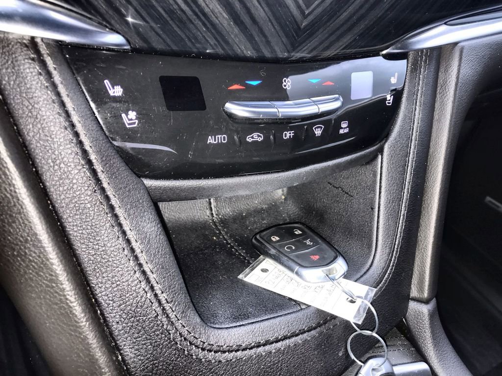 Used 2023 Cadillac XT6 Premium Luxury w/ Technology Package AWD/4WD image 19