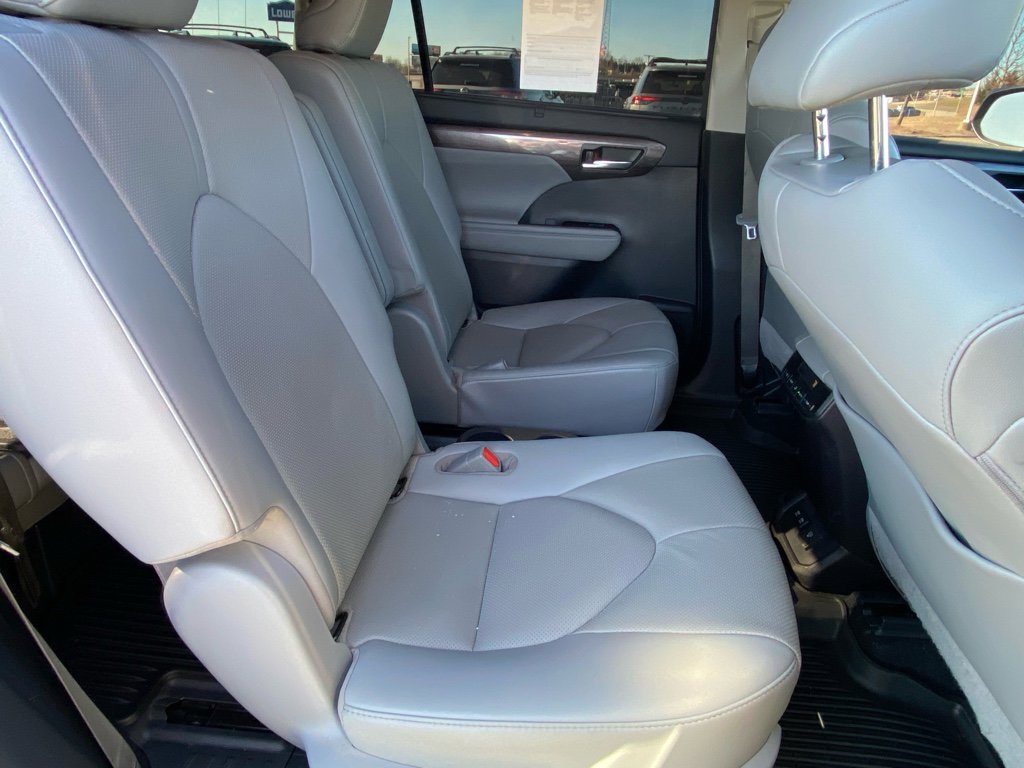 Used 2020 Toyota Highlander Limited image 21