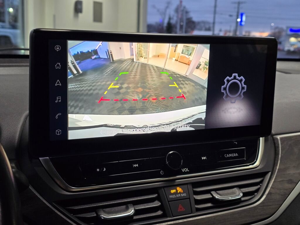 Used 2024 Nissan Altima 2.5 SV w/ SV Premium Package image 31