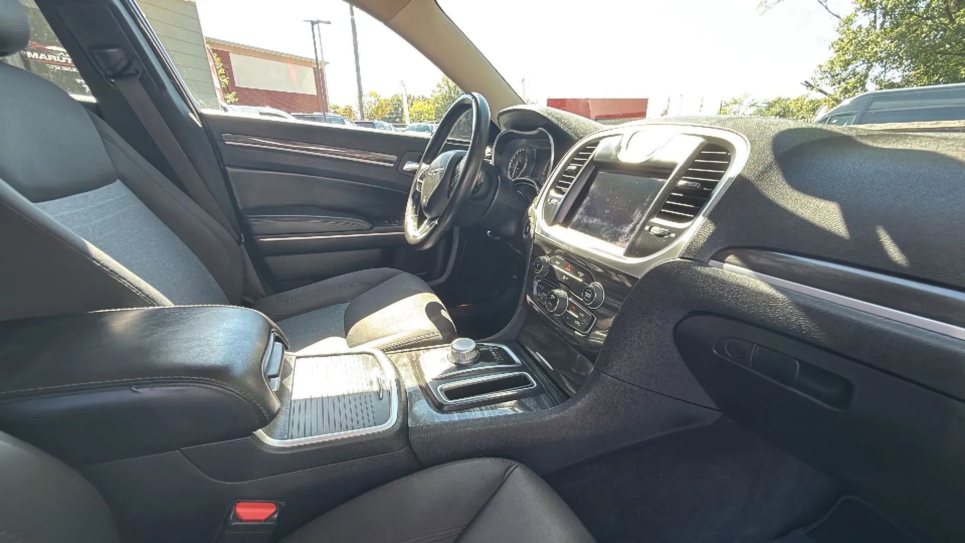 Used 2019 Chrysler 300 Touring w/ Sport Appearance Package image 32