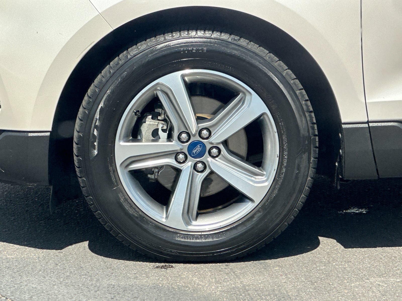 Used 2019 Ford Edge SEL FWD image 24