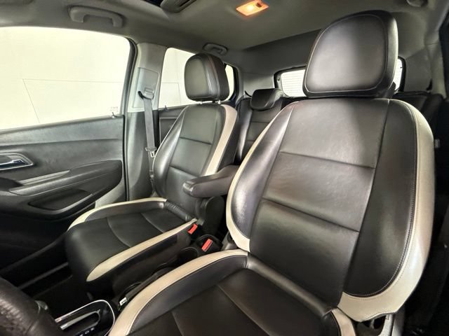 Used 2018 Chevrolet Trax Premier w/ Midnight Edition FWD image 17