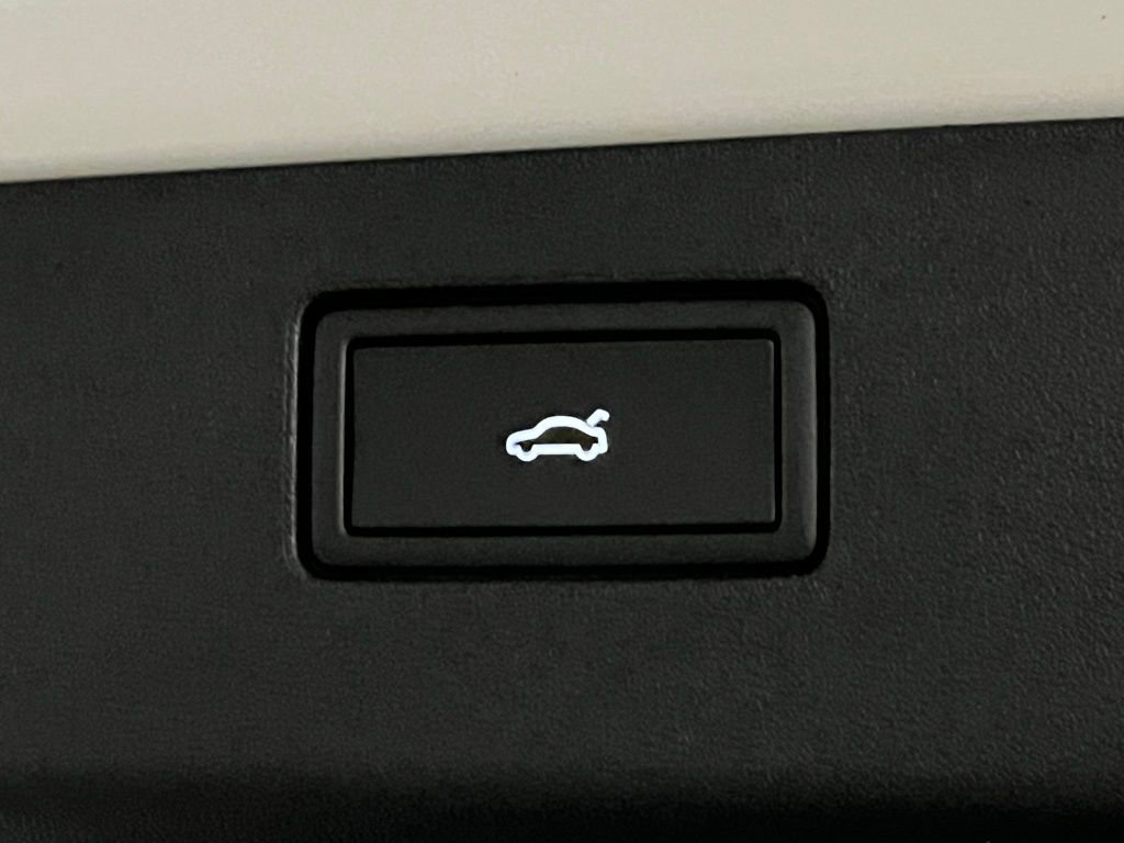 New 2025 Volkswagen Tiguan SE R-Line image 40