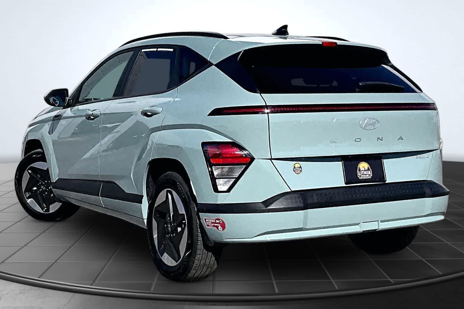 Used 2024 Hyundai Kona SEL FWD image 4