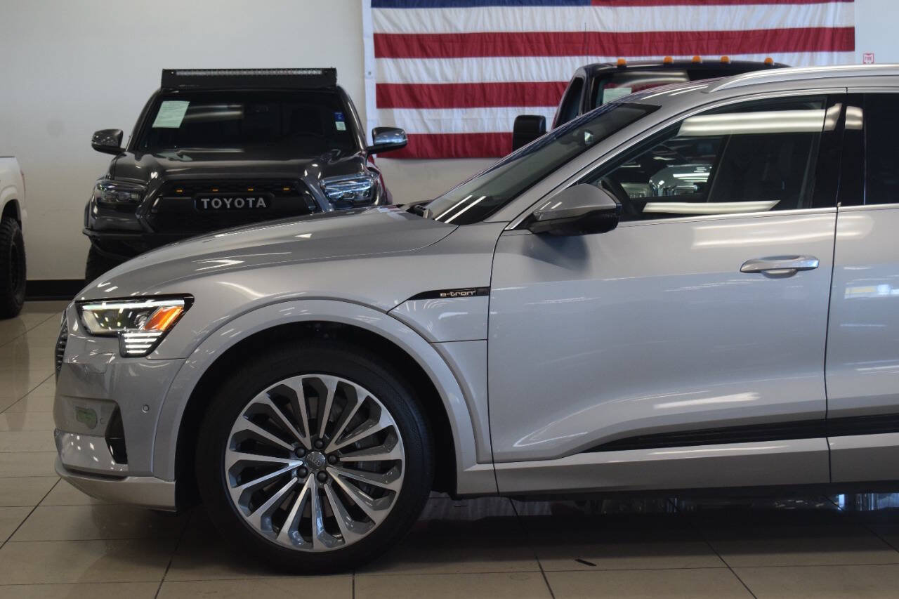 Used 2019 Audi e-tron Prestige w/ Prestige Package AWD/4WD image 19