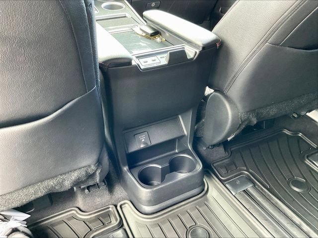 Used 2025 Toyota Sienna XSE w/ XSE Premium Package FWD image 12