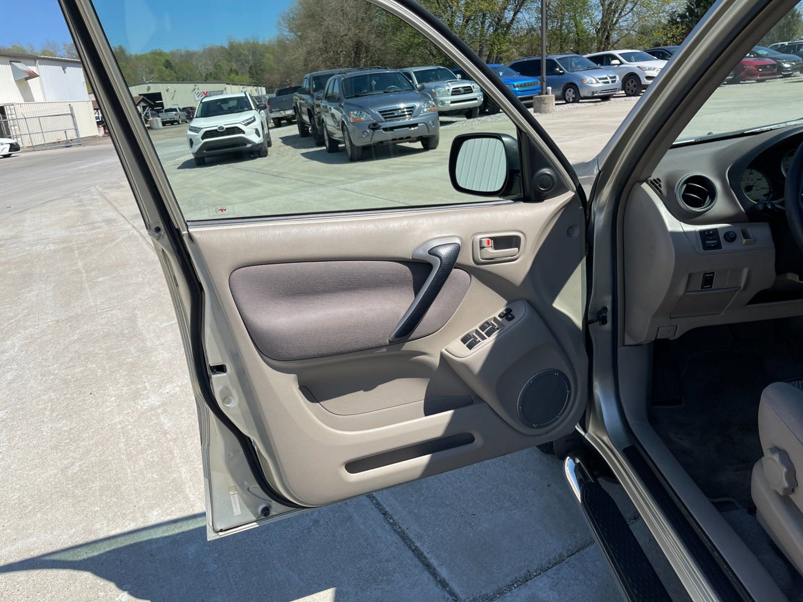 Used 2002 Toyota RAV4 2WD image 11