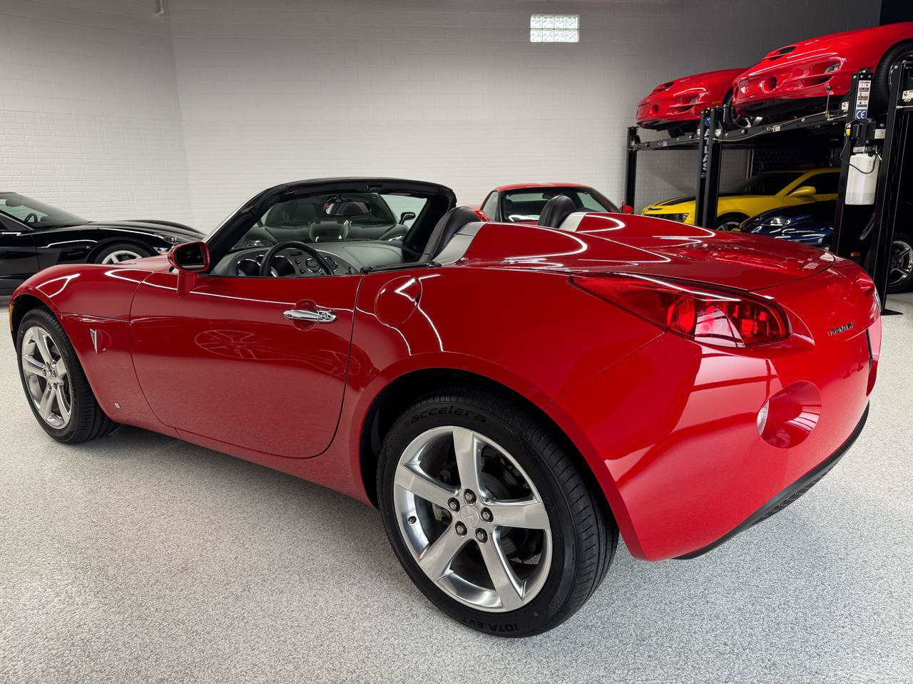 Used 2007 Pontiac Solstice Convertible w/ Premium Package RWD image 9