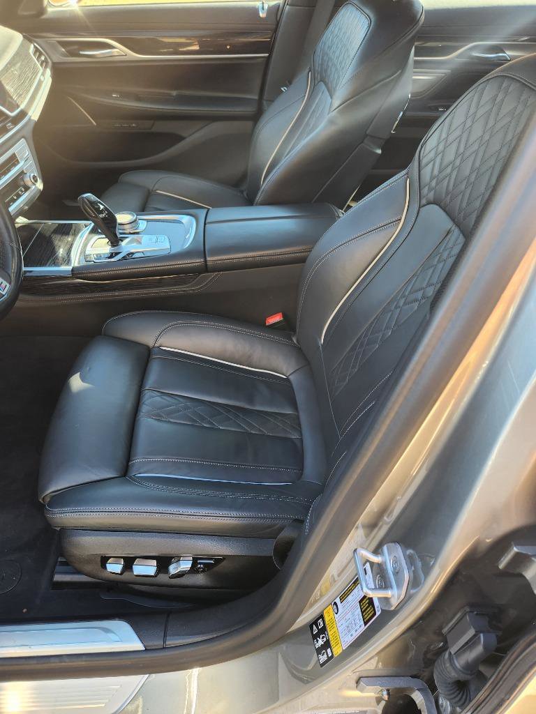 Used 2022 BMW 750i xDrive w/ M Sport Package image 17