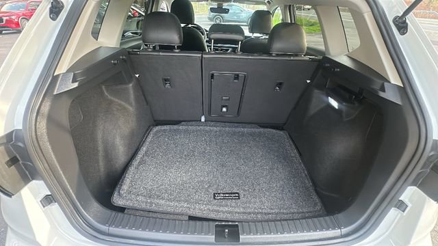 Used 2025 Volkswagen Taos SEL image 38