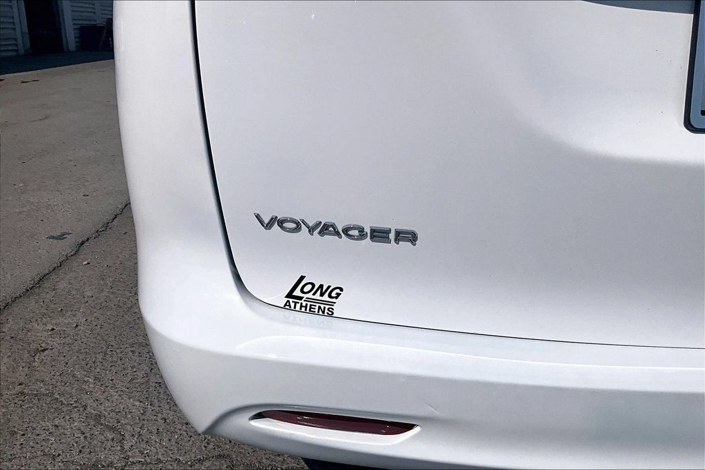 Used 2022 Chrysler Voyager LX FWD image 7