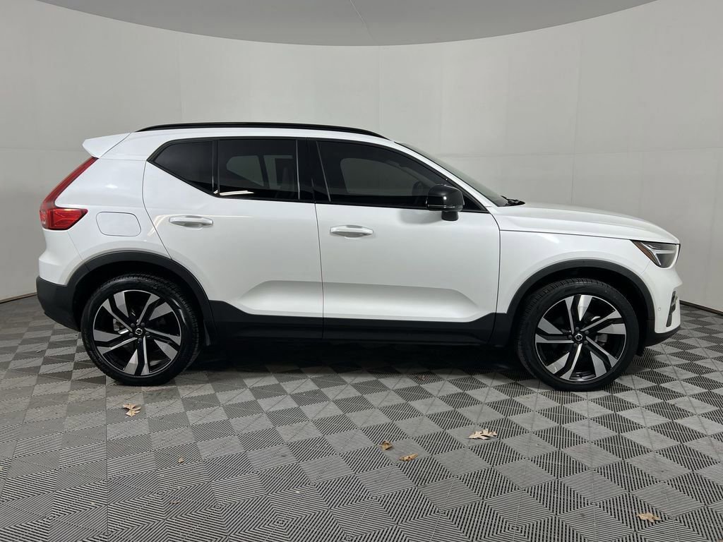 Certified 2024 Volvo XC40 B5 Plus image 13