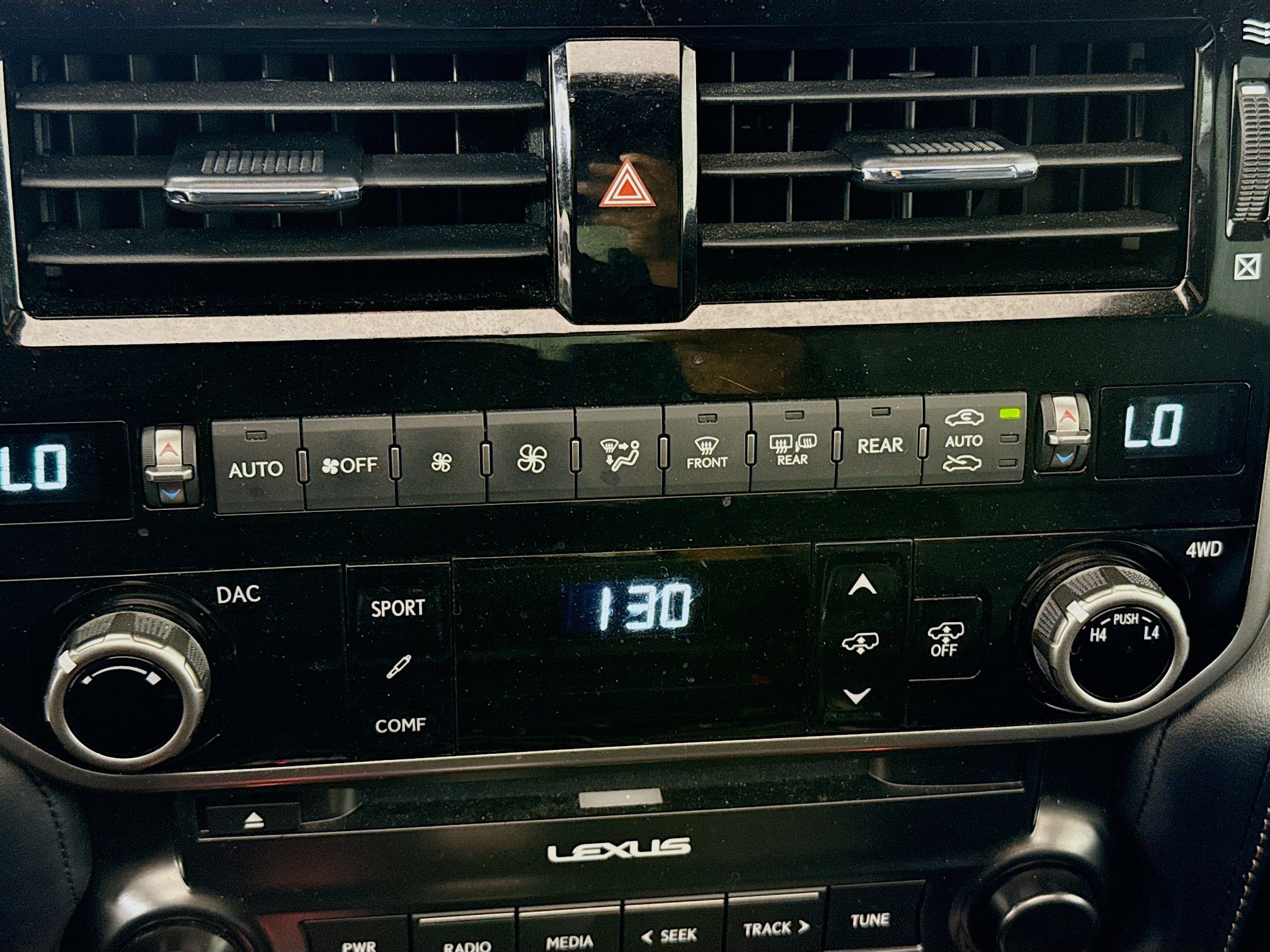 Used 2023 Lexus GX 460 Luxury w/ Sport Design Package AWD/4WD image 18