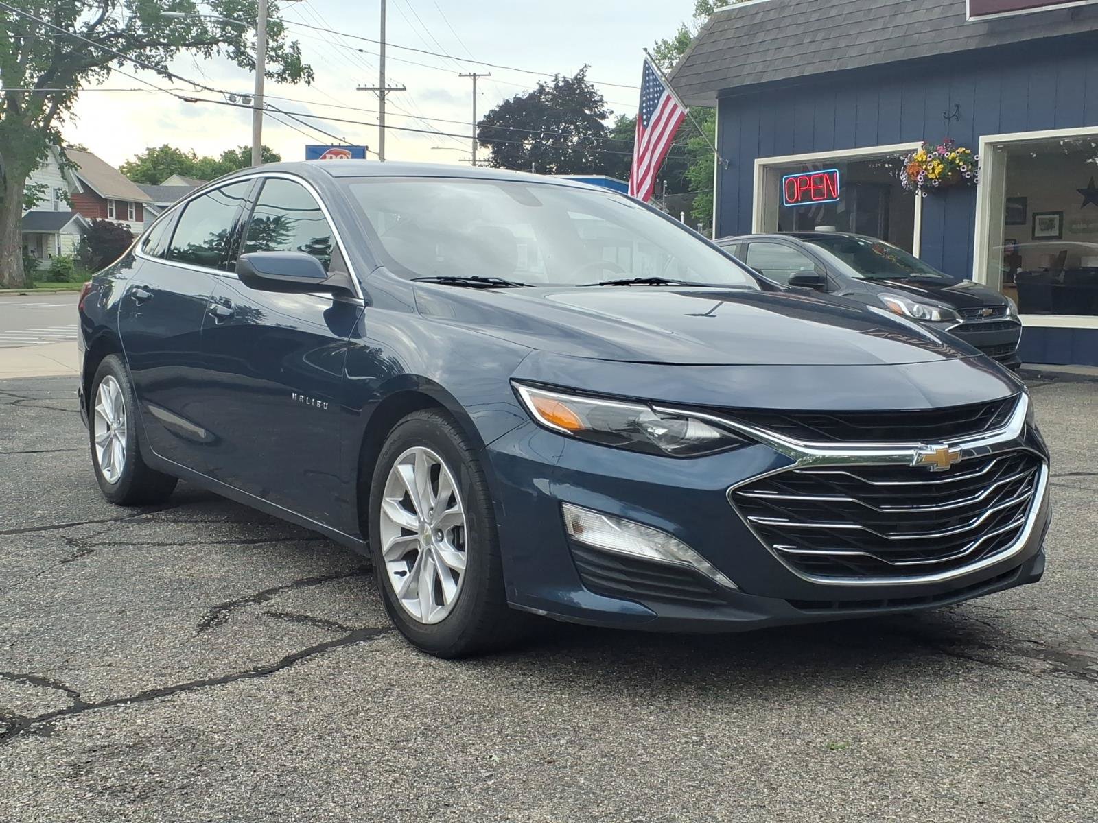 Used 2019 Chevrolet Malibu LT w/ Leather Package FWD image 5