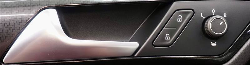 Used 2016 Volkswagen Golf R 4-Door image 30