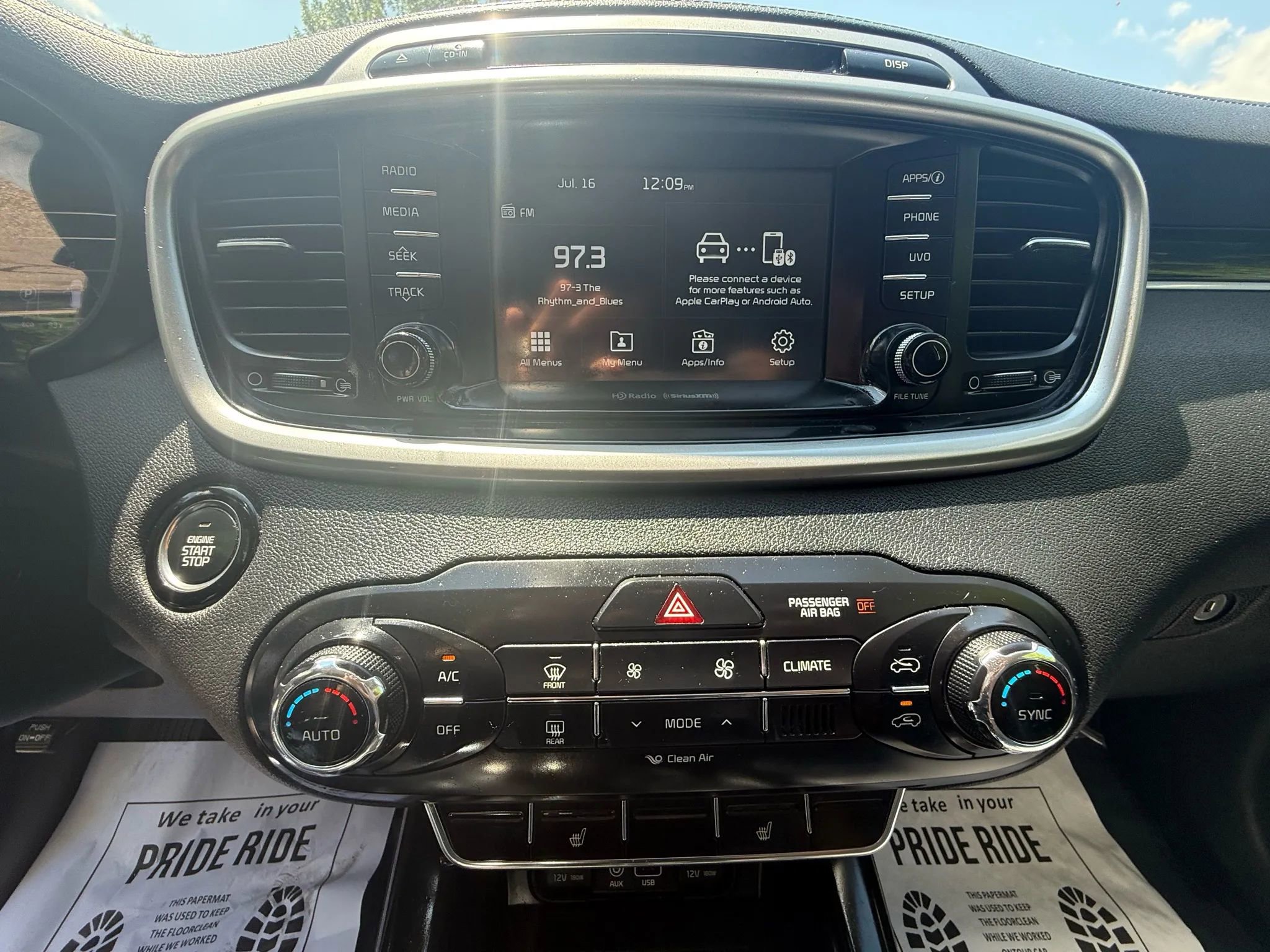 Used 2017 Kia Sorento LX Sport Utility 4D w/ LX Convenience Package image 12