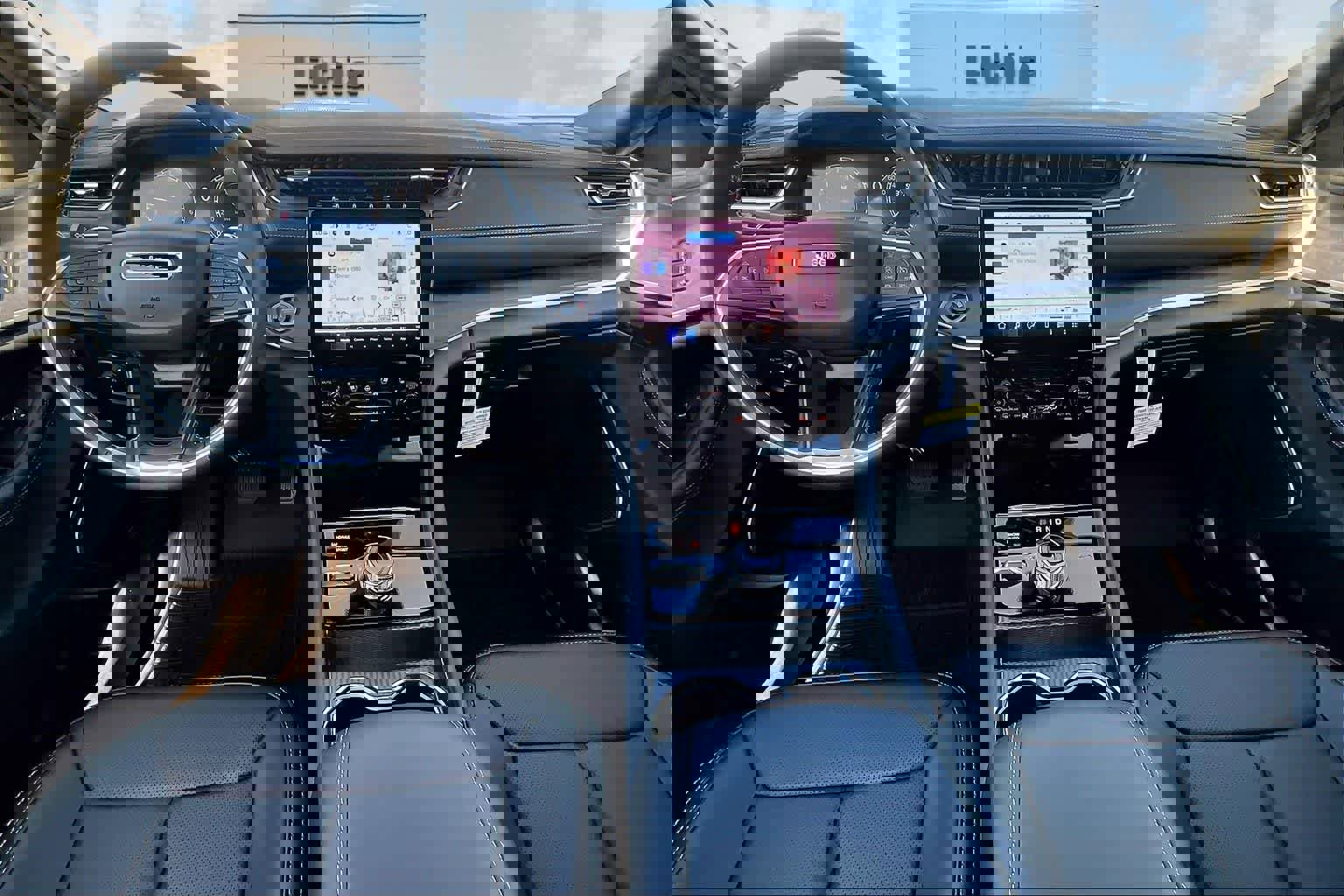 New 2025 Jeep Grand Cherokee Limited w/ Luxury Tech Group II image 10