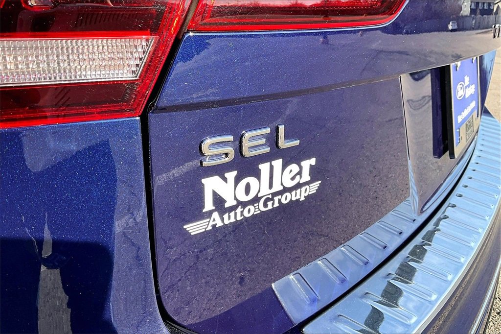 Used 2022 Volkswagen Tiguan SEL R-Line image 8