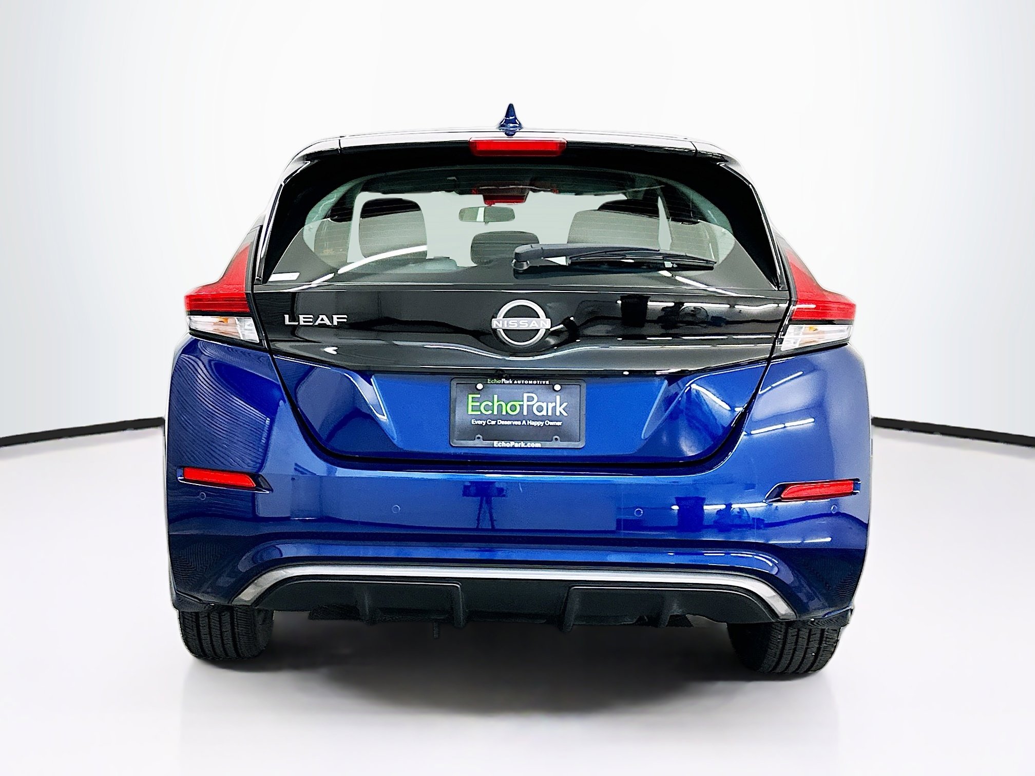 Used 2025 Nissan Leaf S image 7