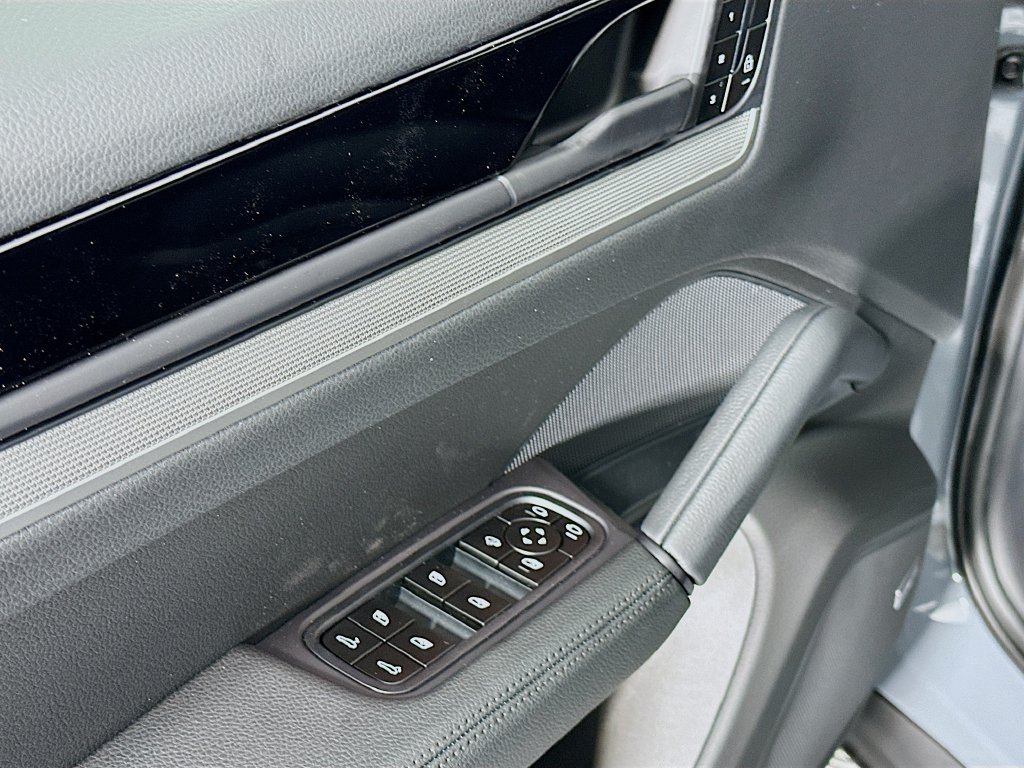New 2026 Porsche Cayenne AWD/4WD image 19