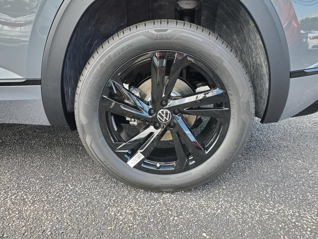 New 2026 Volkswagen Atlas Cross Sport SEL R-Line AWD/4WD image 12