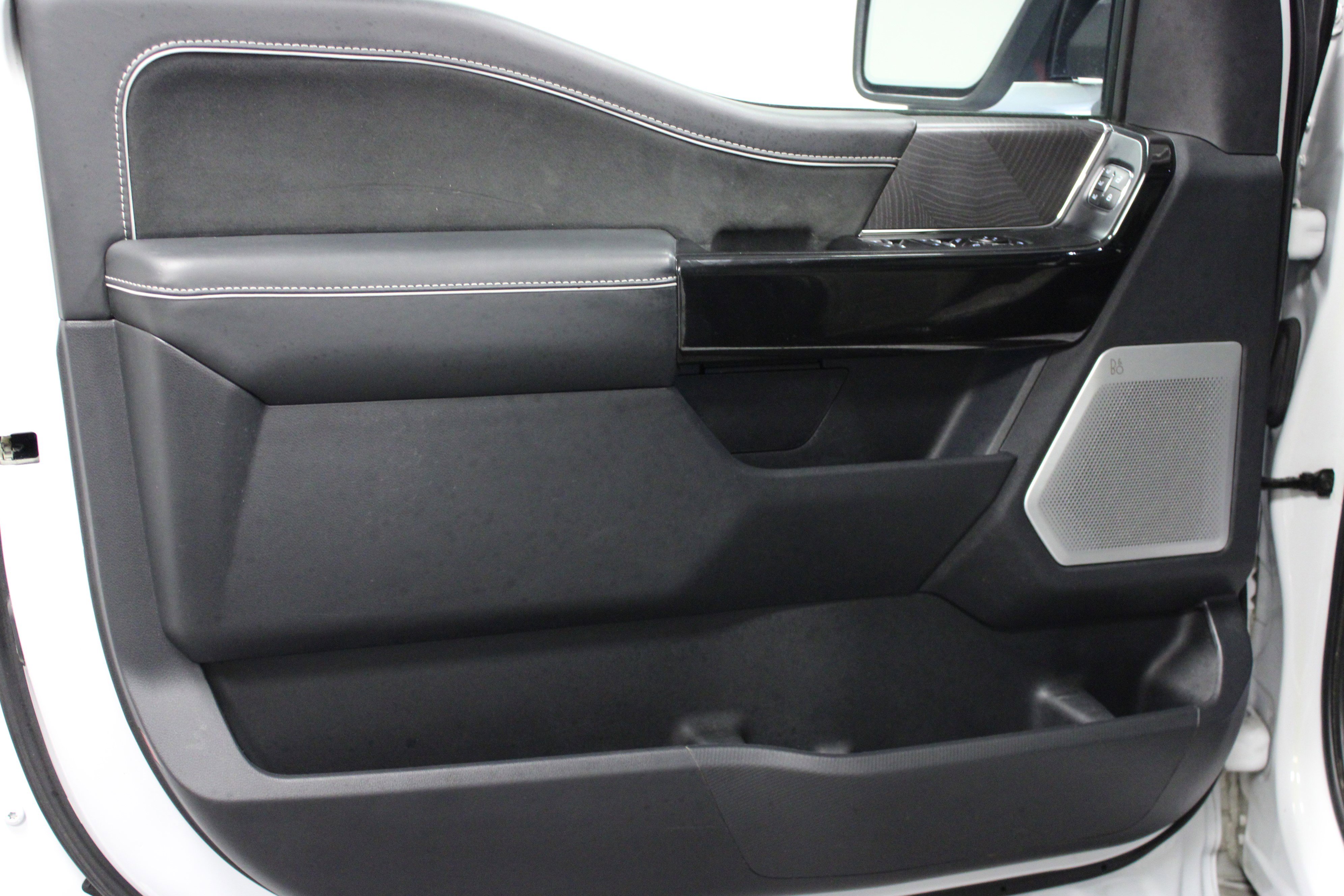 Used 2023 Ford F150 Lightning Platinum image 11