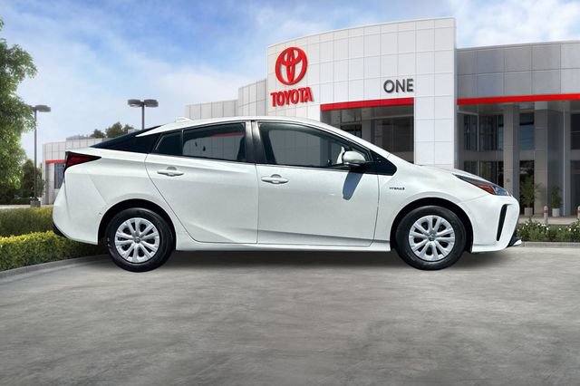 Used 2020 Toyota Prius LE FWD image 3
