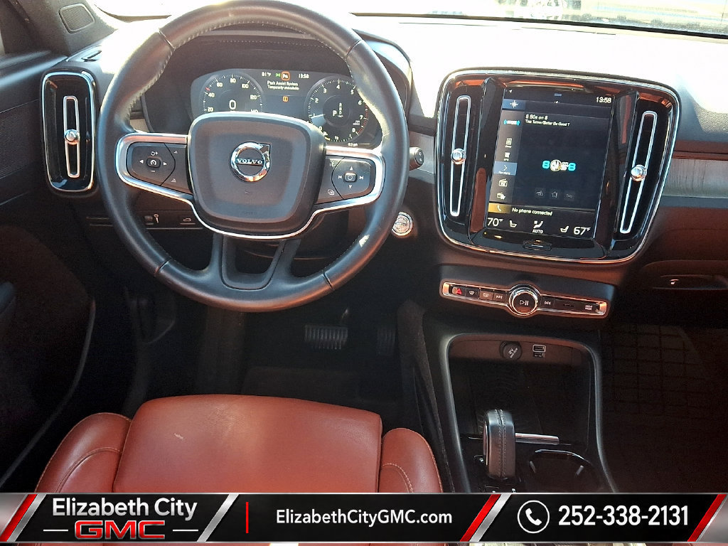 Used 2019 Volvo XC40 T4 Inscription FWD image 12