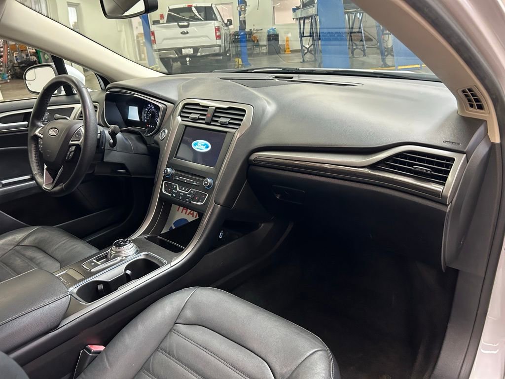 Used 2018 Ford Fusion SE w/ Fusion SE Technology Package image 15