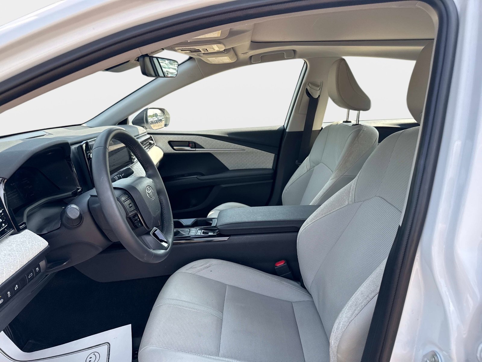 Used 2026 Toyota Camry XLE FWD image 20