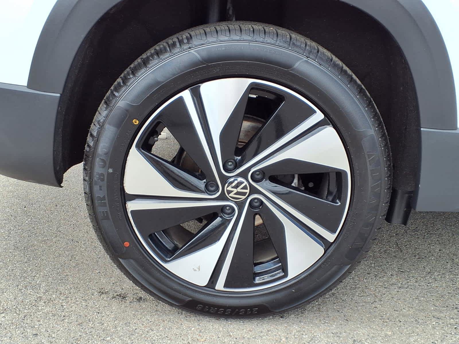 Used 2025 Volkswagen Taos SE AWD/4WD image 7