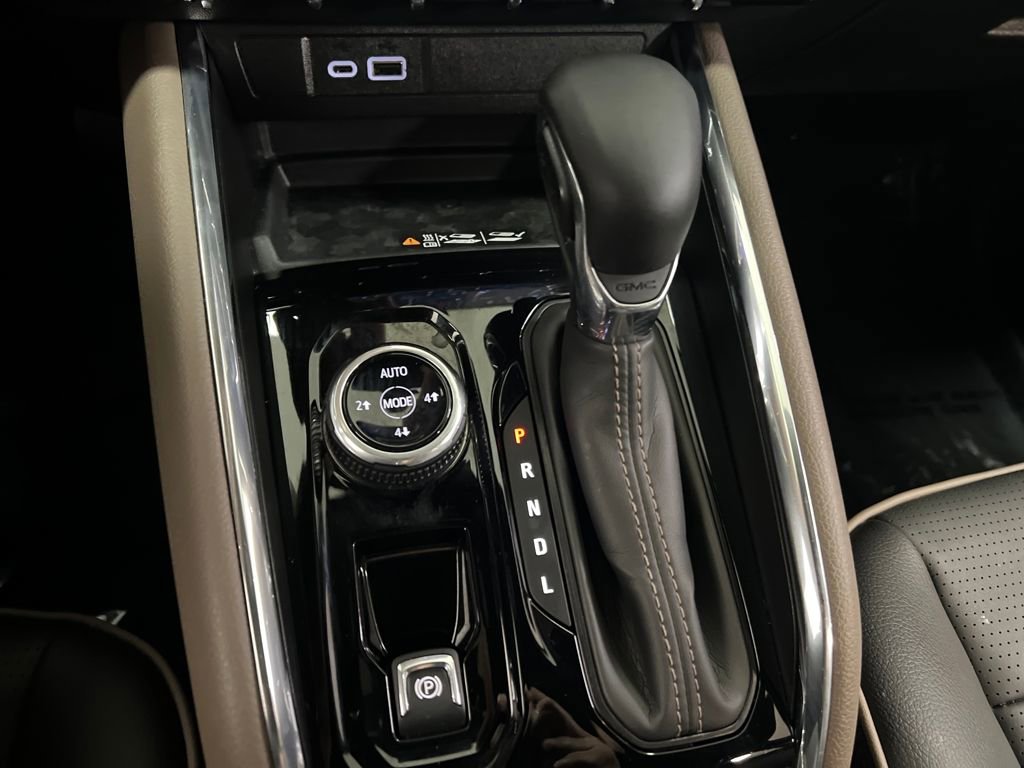 Used 2025 GMC Canyon Denali AWD/4WD image 26