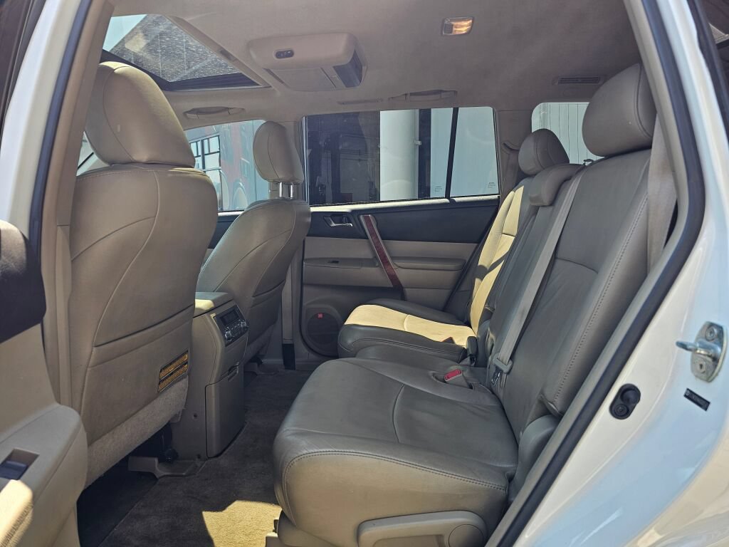 Used 2010 Toyota Highlander Limited AWD/4WD image 15