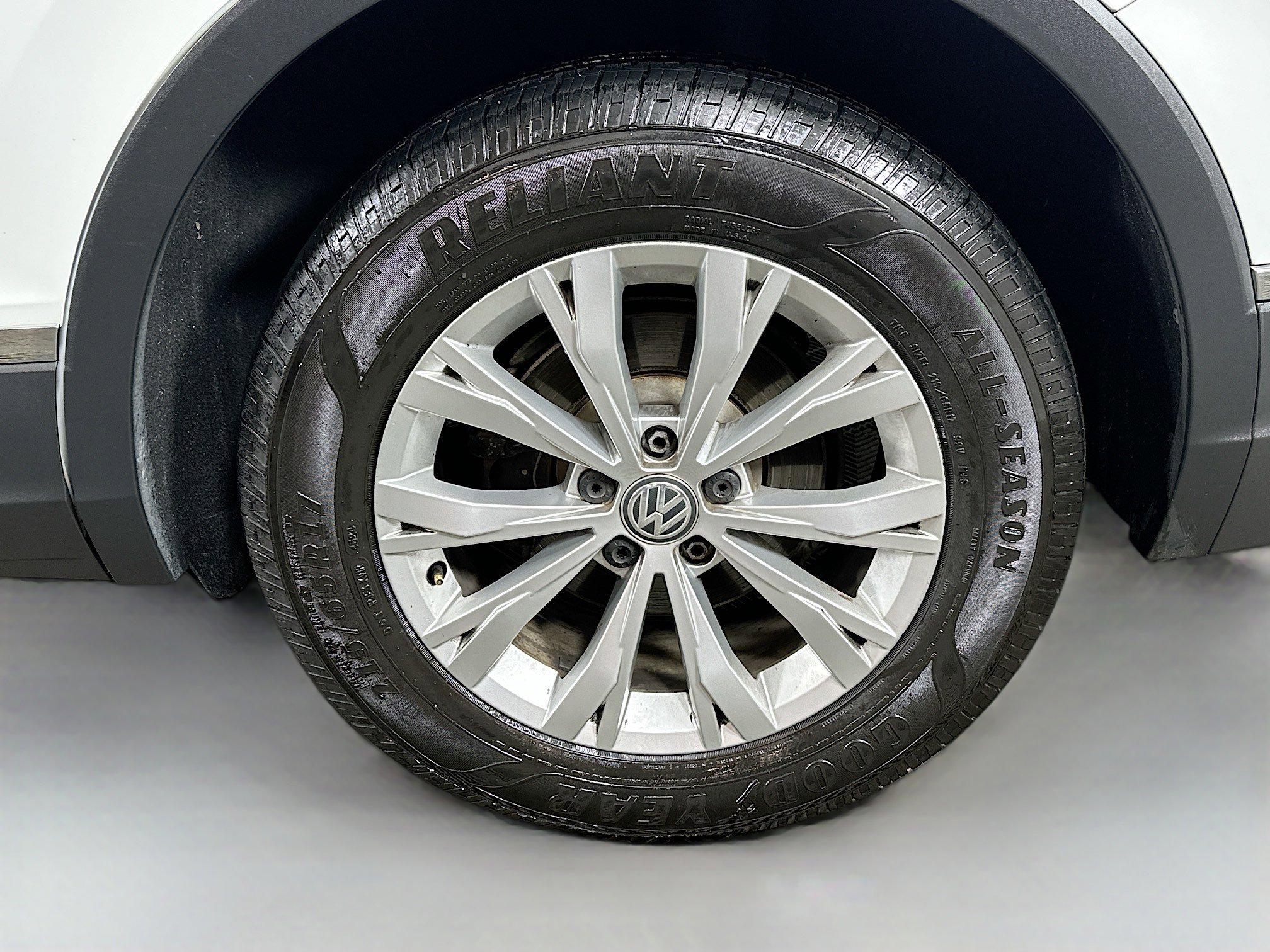Used 2018 Volkswagen Tiguan SE w/ Front Fog Lights Package FWD image 29