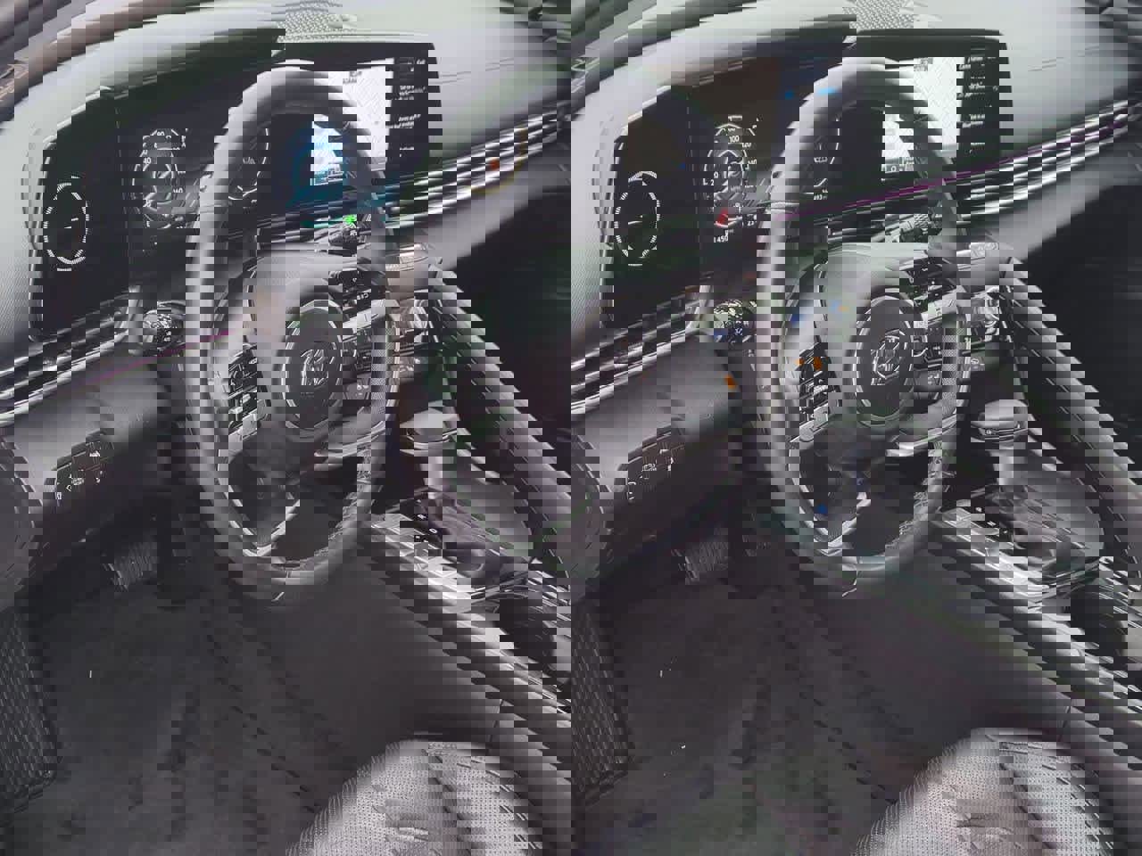 Used 2023 Hyundai Elantra Limited image 2