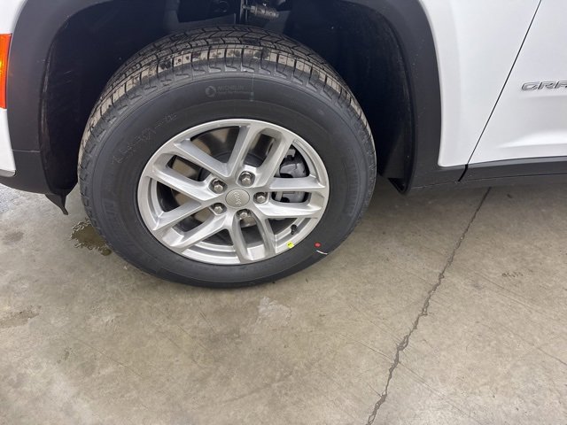 New 2025 Jeep Grand Cherokee L Laredo image 21