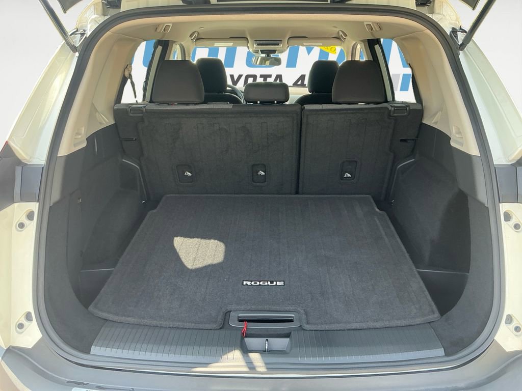 Used 2023 Nissan Rogue SV image 17