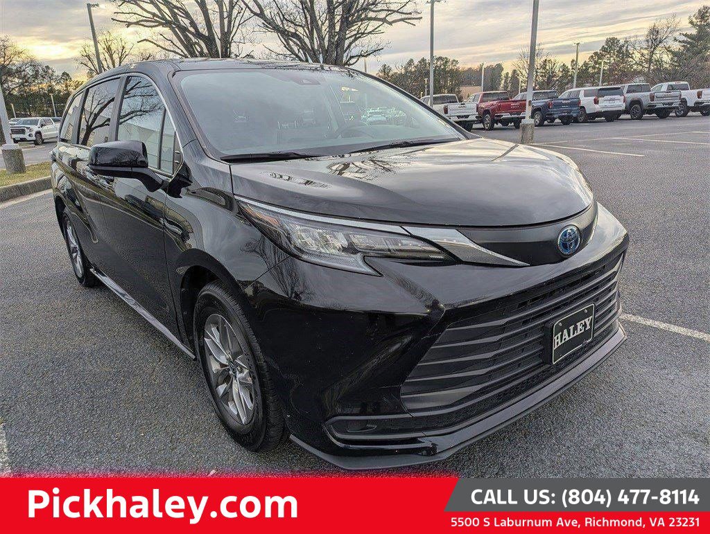 Used 2024 Toyota Sienna LE video 1