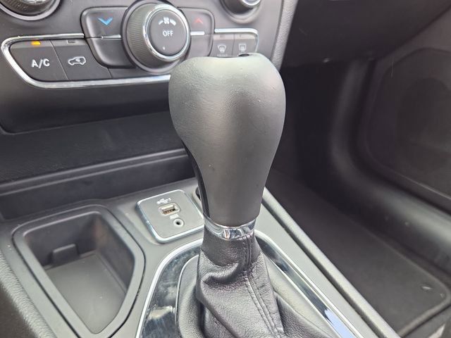 Used 2021 Jeep Cherokee Latitude Plus FWD image 20
