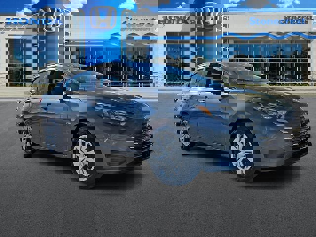 Used 2025 Nissan Versa S image 1