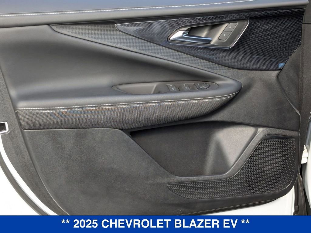 New 2025 Chevrolet Blazer EV LT AWD/4WD image 11