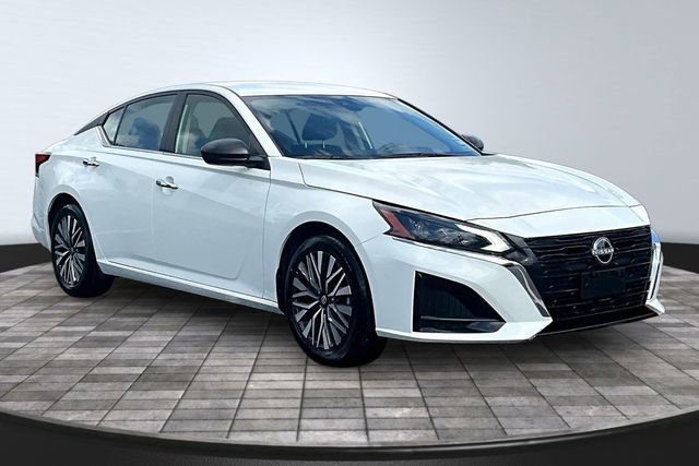 Used 2025 Nissan Altima 2.5 SV image 3