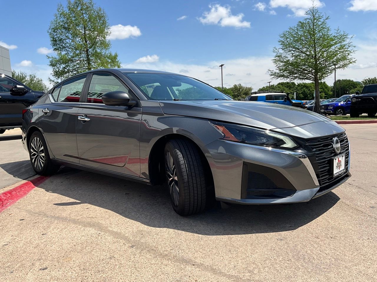 Used 2025 Nissan Altima 2.5 SV image 5