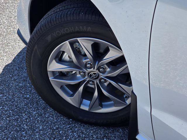 Certified 2024 Toyota Sienna XLE FWD image 36