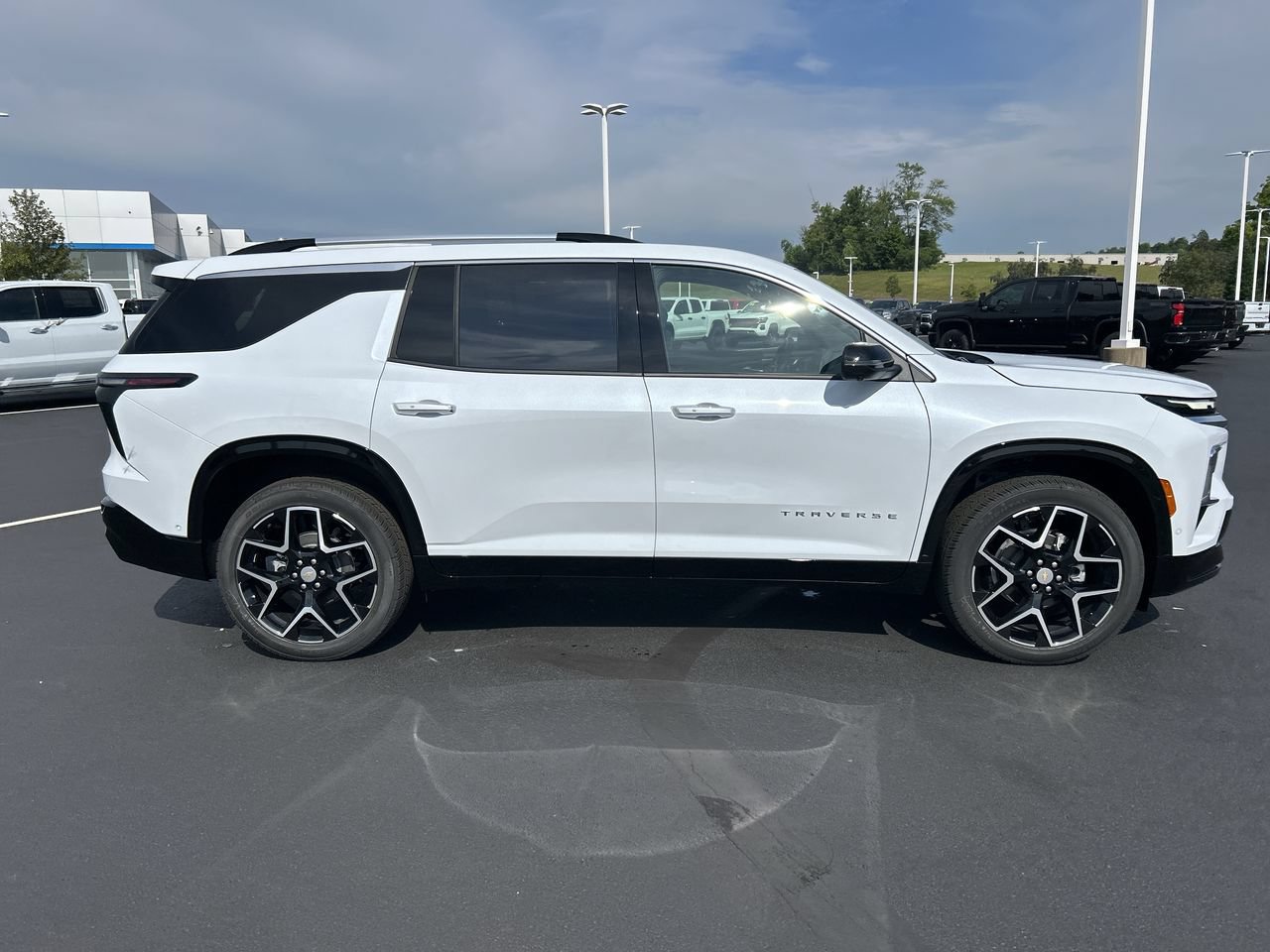 New 2026 Chevrolet Traverse High Country w/ LPO, Floor Liner Package AWD/4WD image 8