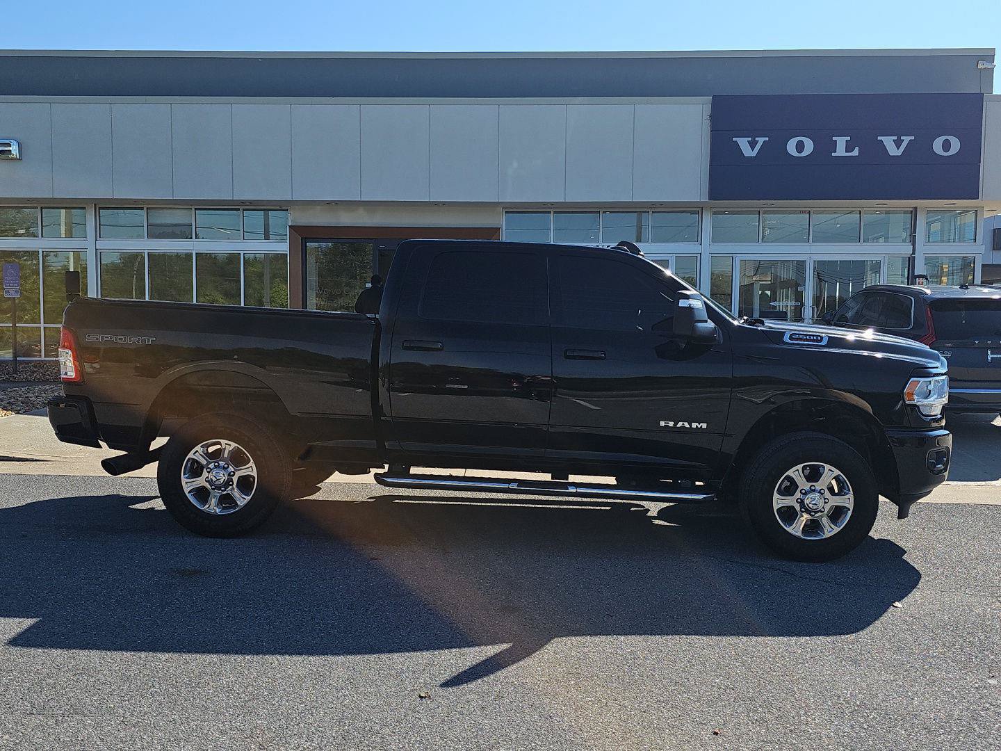 Used 2024 RAM 2500 Big Horn w/ Sport Appearance Package AWD/4WD image 8