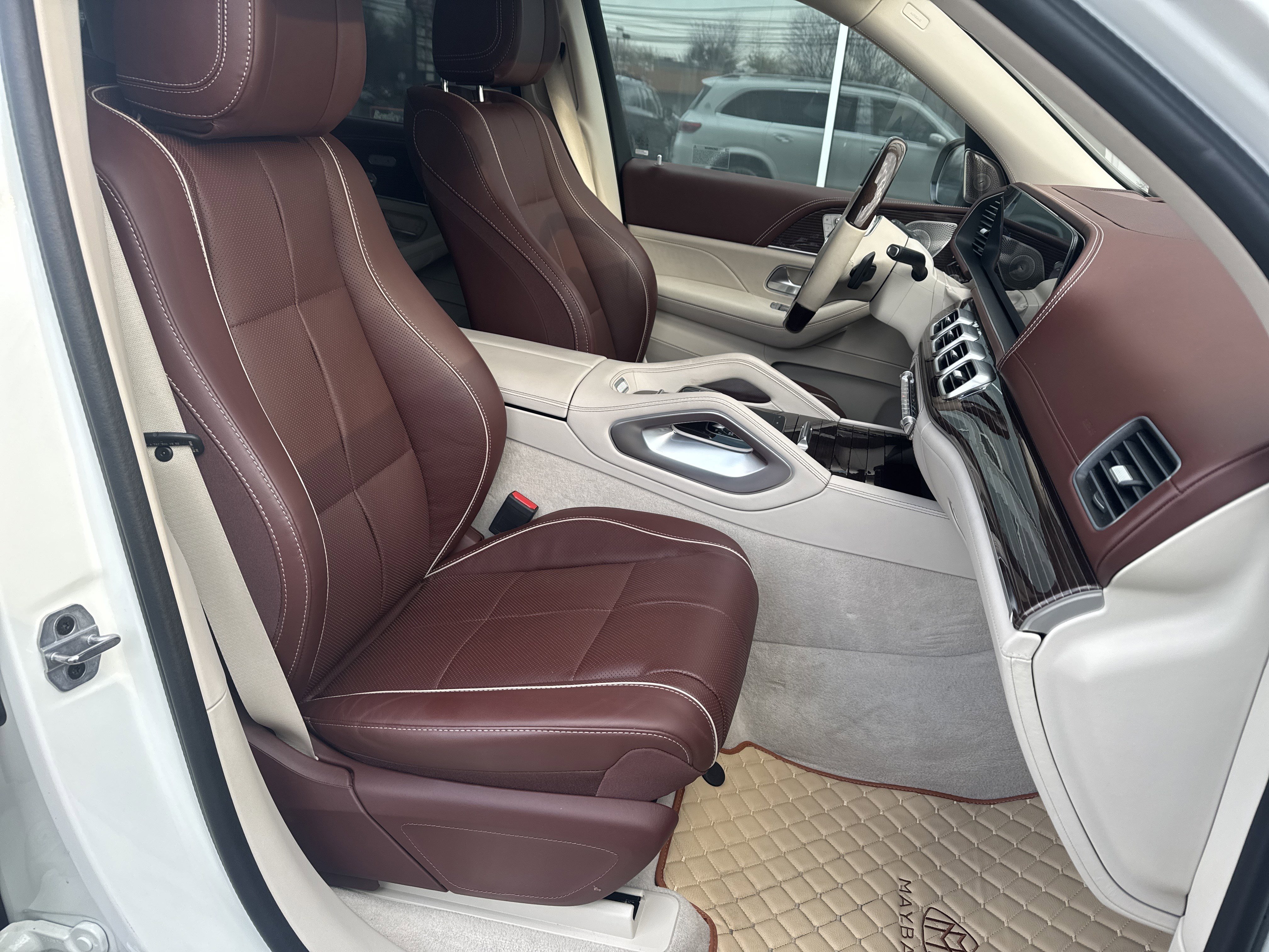 Used 2023 Mercedes-Benz Maybach GLS 600 4MATIC image 2