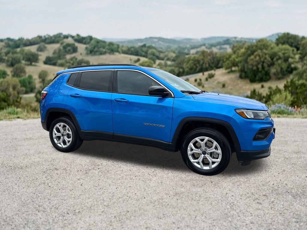 Used 2025 Jeep Compass Latitude w/ Convenience Group AWD/4WD image 13