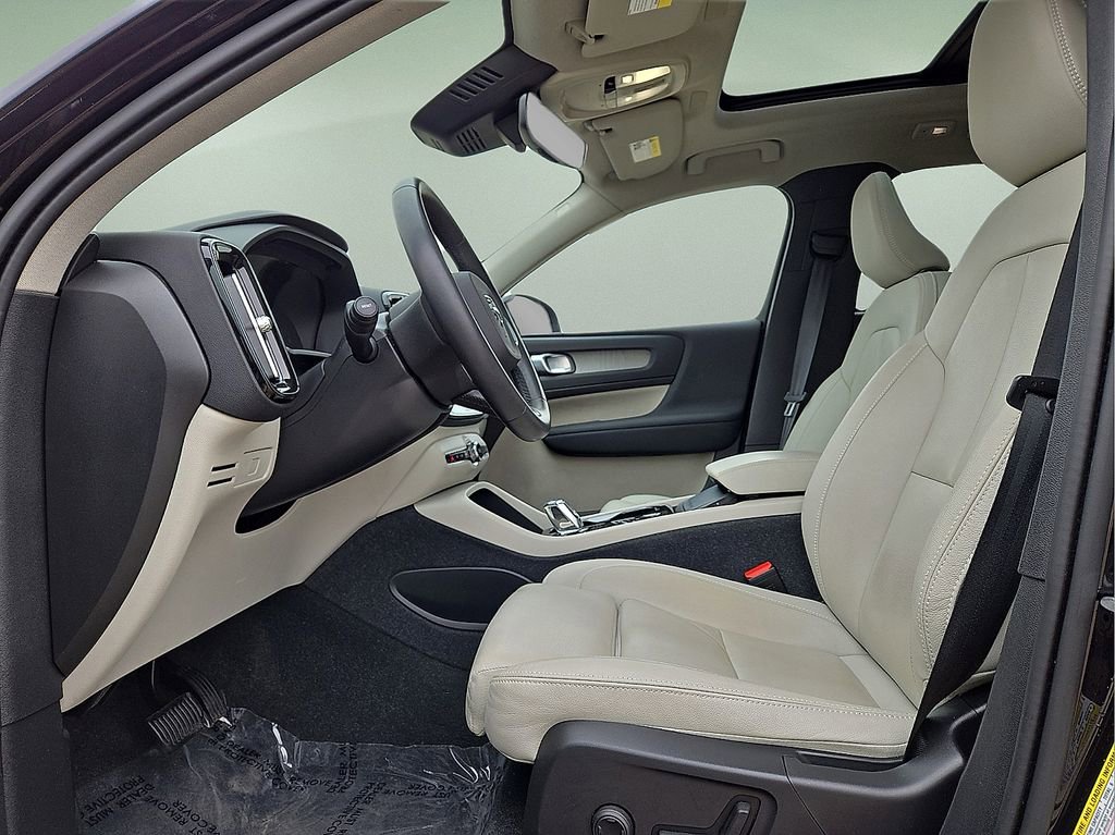 Used 2024 Volvo XC40 B5 Plus AWD/4WD image 22