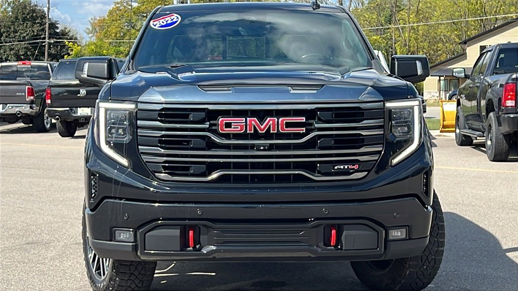 Used 2022 GMC Sierra 1500 AT4 w/ AT4 Premium Package image 3
